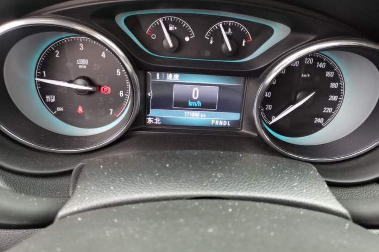 Used Buick Envision 2014 28T Four-Wheel Drive Elite Model Odometer Close Up