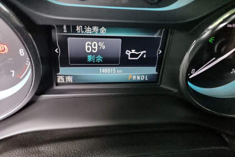 Used Buick Envision 2014 28T Four-Wheel Drive Luxury Model Odometer Close Up