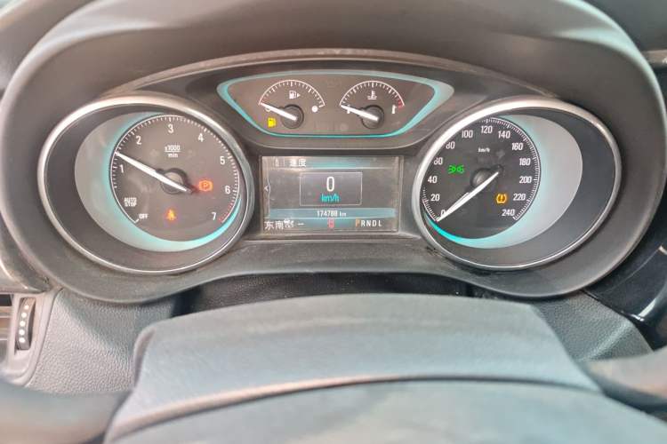 Used Buick Envision 2014 28T Four-Wheel Drive Luxury Model Odometer Close Up