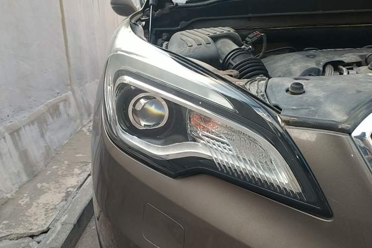 Used Buick Envision 2014 28T Four-Wheel Drive Elite Model Right Front Headlight