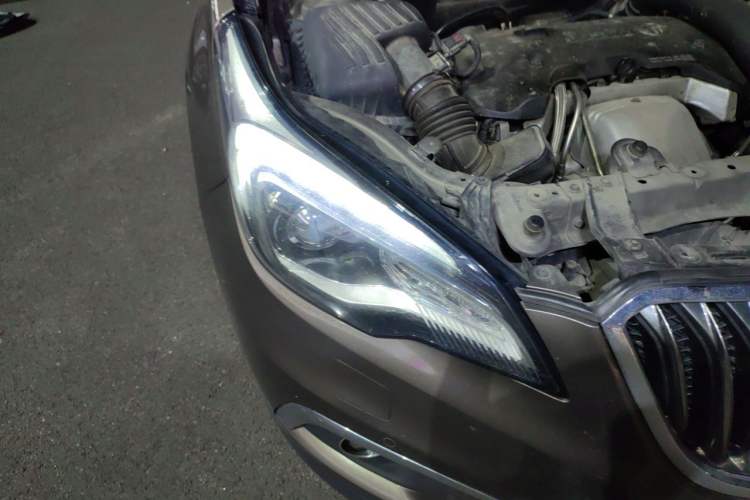 Used Buick Envision 2014 28T Four-Wheel Drive Luxury Model Right Front Headlight