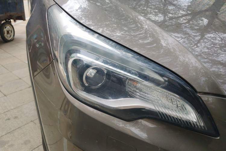 Used Buick Envision 2014 28T Four-Wheel Drive Elite Model Right Front Headlight