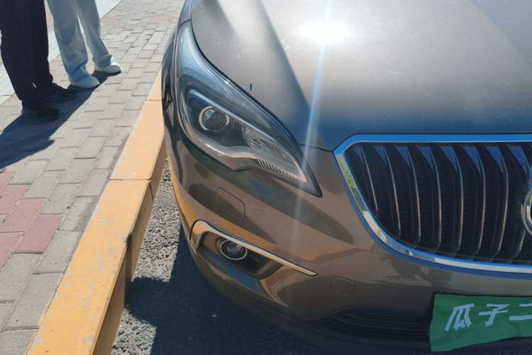 Used Buick Envision 2014 28T Four-Wheel Drive Elite Model Right Front Headlight