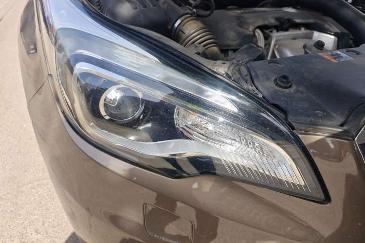 Used Buick Envision 2014 28T Four-Wheel Drive Elite Model Right Front Headlight