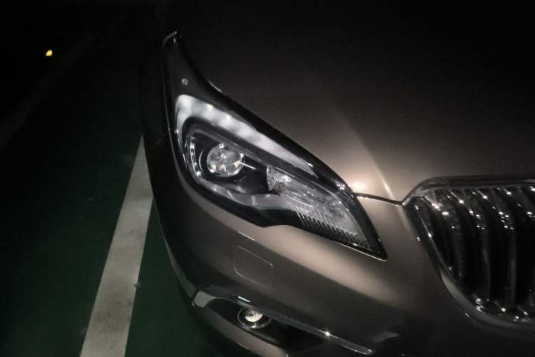 Used Buick Envision 2014 28T Four-Wheel Drive Elite Model Right Front Headlight
