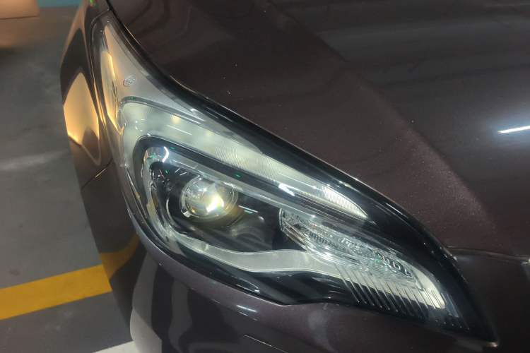 Used Buick Envision 2014 28T Four-Wheel Drive Luxury Model Right Front Headlight