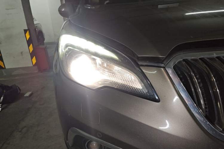 Used Buick Envision 2014 28T Four-Wheel Drive Luxury Model Right Front Headlight