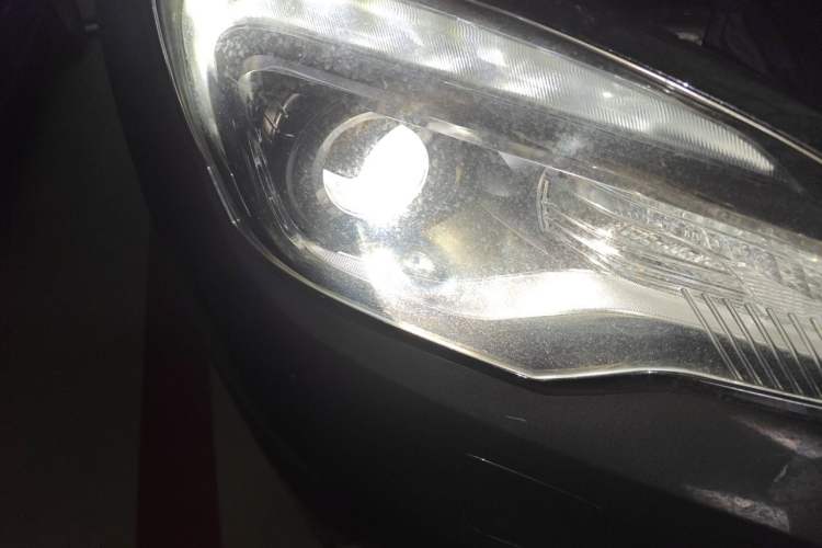 Used Buick Envision 2014 28T Four-Wheel Drive Elite Model Right Front Headlight