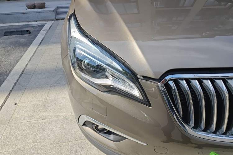 Used Buick Envision 2014 28T Four-Wheel Drive Luxury Model Right Front Headlight