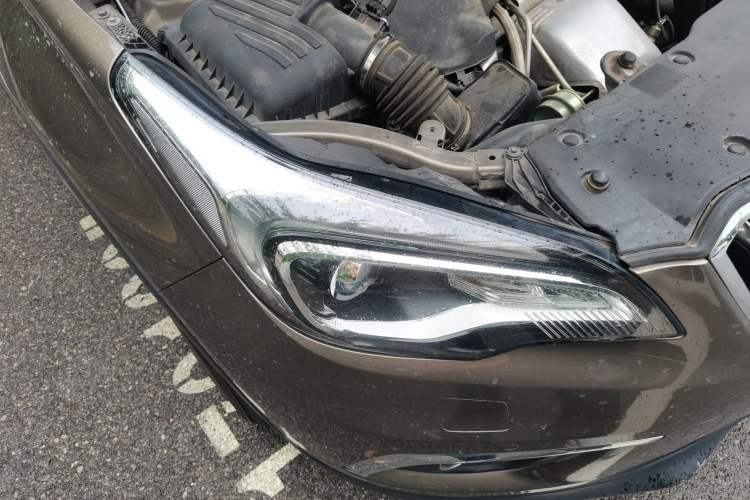 Used Buick Envision 2014 28T Four-Wheel Drive Luxury Model Right Front Headlight