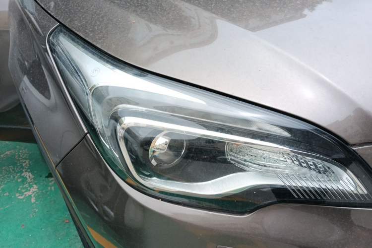 Used Buick Envision 2014 28T Four-Wheel Drive Luxury Model Right Front Headlight