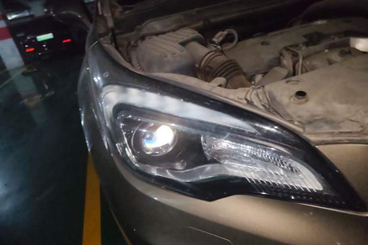 Used Buick Envision 2014 28T Four-Wheel Drive Elite Model Right Front Headlight
