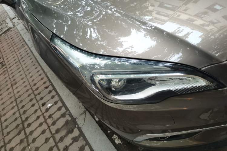 Used Buick Envision 2014 28T Four-Wheel Drive Elite Model Right Front Headlight