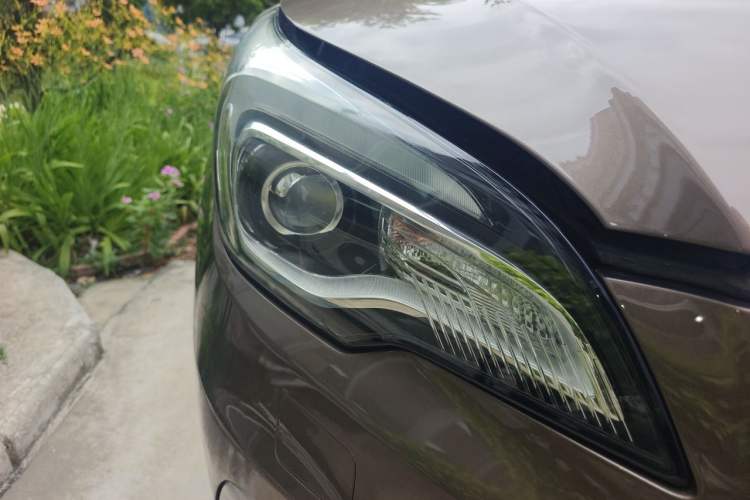 Used Buick Envision 2014 28T All-Wheel-Drive Versatile Sports Flagship Edition Right Front Headlight