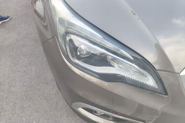 Used Buick Envision 2014 28T Four-Wheel Drive Luxury Model Right Front Headlight