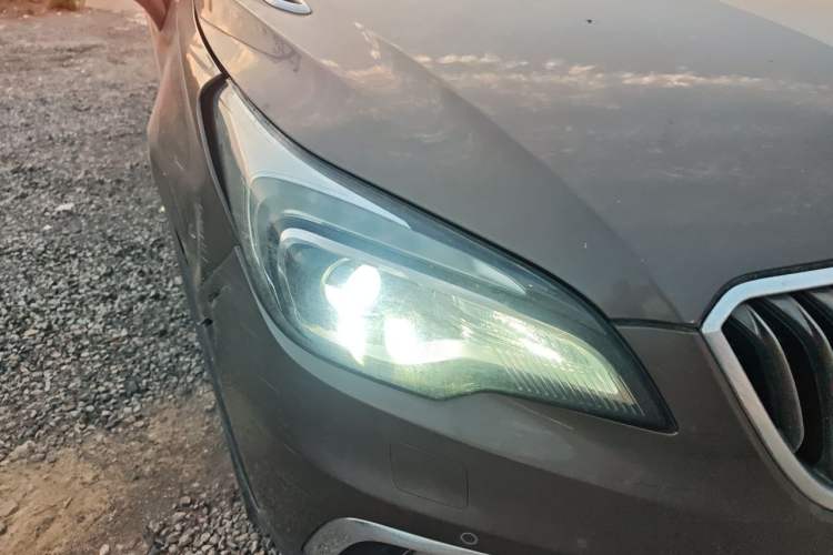 Used Buick Envision 2014 28T Four-Wheel Drive Luxury Model Right Front Headlight