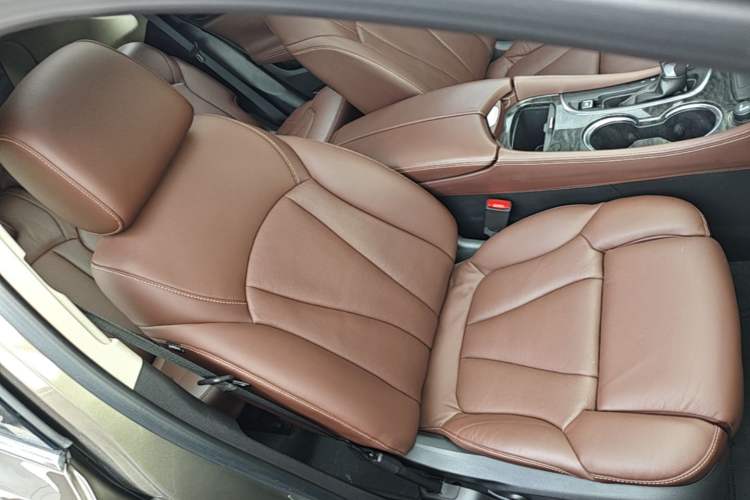 Used Buick Envision 2014 28T Four-Wheel Drive Luxury Model Right Front Seat