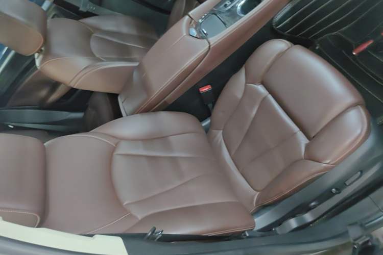 Used Buick Envision 2014 28T Four-Wheel Drive Luxury Model Right Front Seat