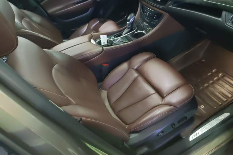 Used Buick Envision 2014 28T All-Wheel-Drive Versatile Sports Flagship Edition Right Front Seat