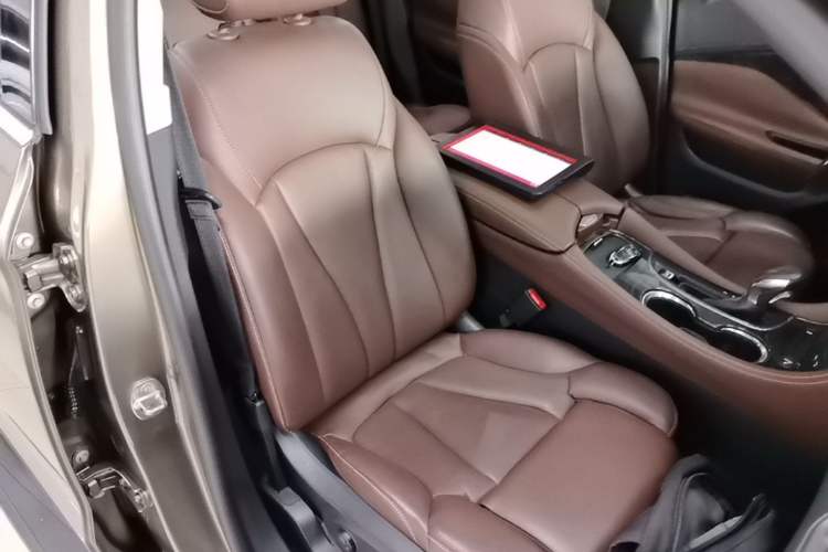 Used Buick Envision 2014 28T Four-Wheel Drive Luxury Model Right Front Seat