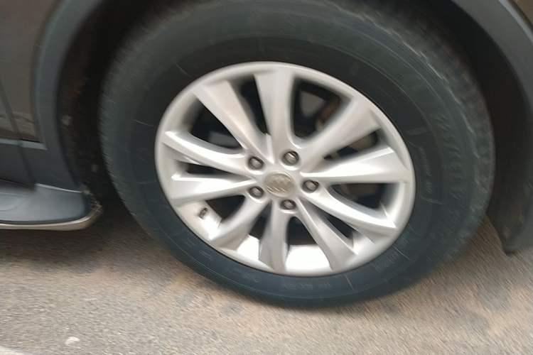 Used Buick Envision 2014 28T Four-Wheel Drive Elite Model Right Front Wheel Hub