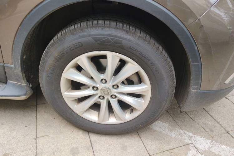Used Buick Envision 2014 28T Four-Wheel Drive Elite Model Right Front Wheel Hub