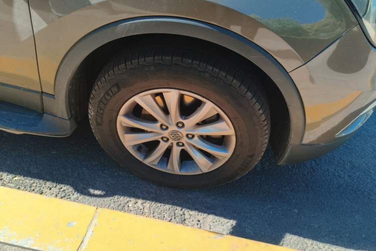 Used Buick Envision 2014 28T Four-Wheel Drive Elite Model Right Front Wheel Hub