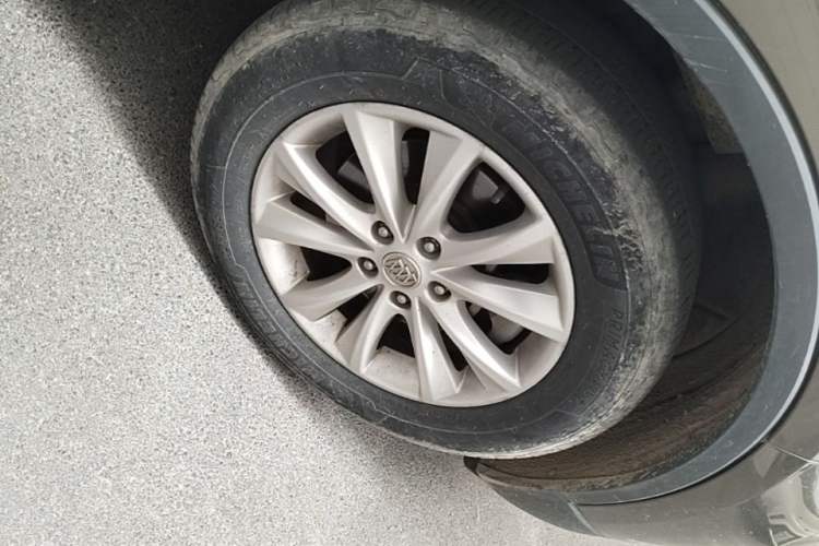 Used Buick Envision 2014 28T Four-Wheel Drive Elite Model Right Front Wheel Hub