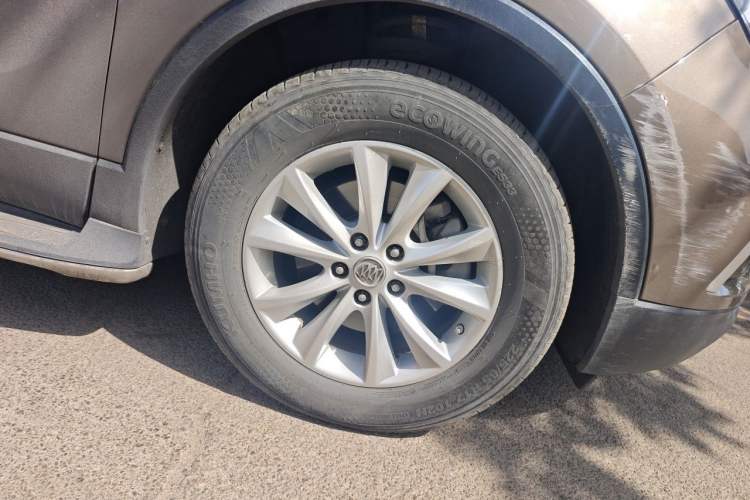 Used Buick Envision 2014 28T Four-Wheel Drive Elite Model Right Front Wheel Hub