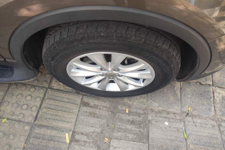 Used Buick Envision 2014 28T Four-Wheel Drive Luxury Model Right Front Wheel Hub