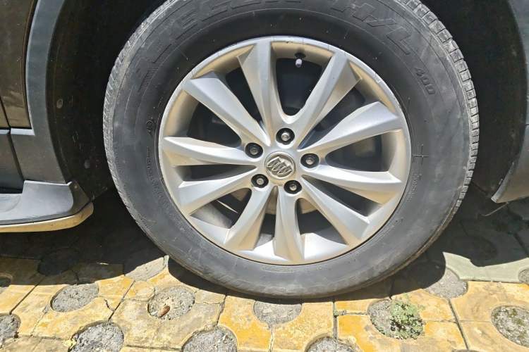 Used Buick Envision 2014 28T Four-Wheel Drive Elite Model Right Front Wheel Hub
