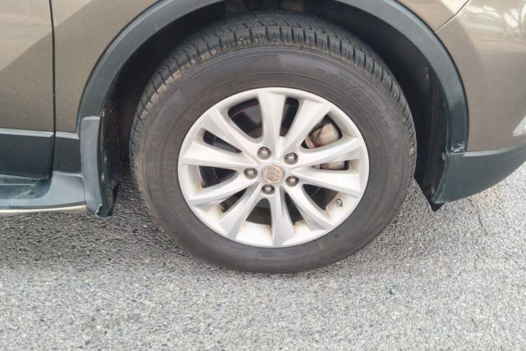 Used Buick Envision 2014 28T Four-Wheel Drive Elite Model Right Front Wheel Hub