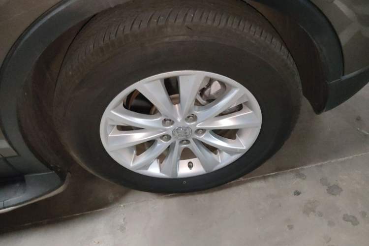 Used Buick Envision 2014 28T Four-Wheel Drive Luxury Model Right Front Wheel Hub