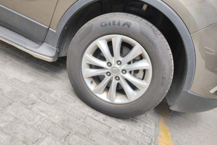 Used Buick Envision 2014 28T Four-Wheel Drive Elite Model Right Front Wheel Hub