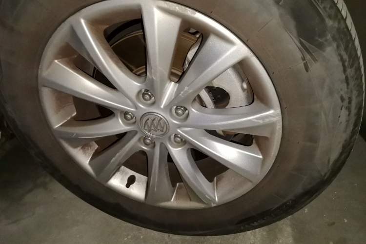 Used Buick Envision 2014 28T Four-Wheel Drive Luxury Model Right Front Wheel Hub