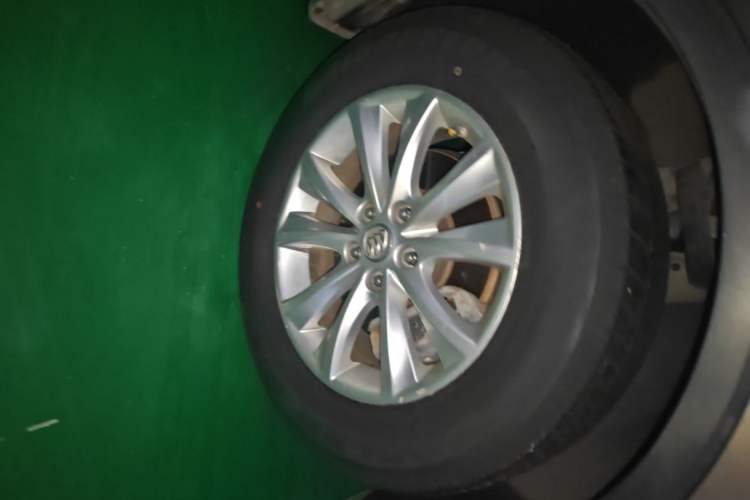 Used Buick Envision 2014 28T Four-Wheel Drive Luxury Model Right Front Wheel Hub