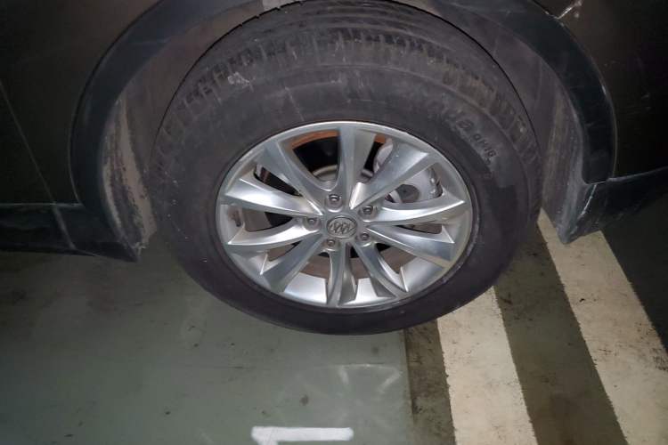 Used Buick Envision 2014 28T Four-Wheel Drive Elite Model Right Front Wheel Hub