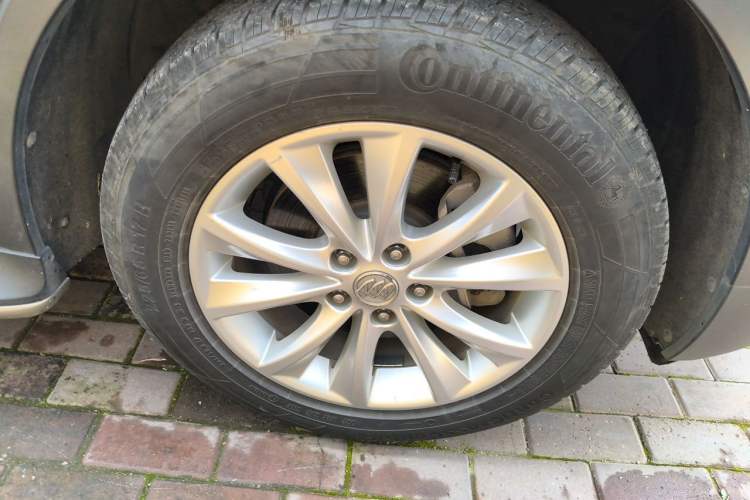 Used Buick Envision 2014 28T Four-Wheel Drive Elite Model Right Front Wheel Hub