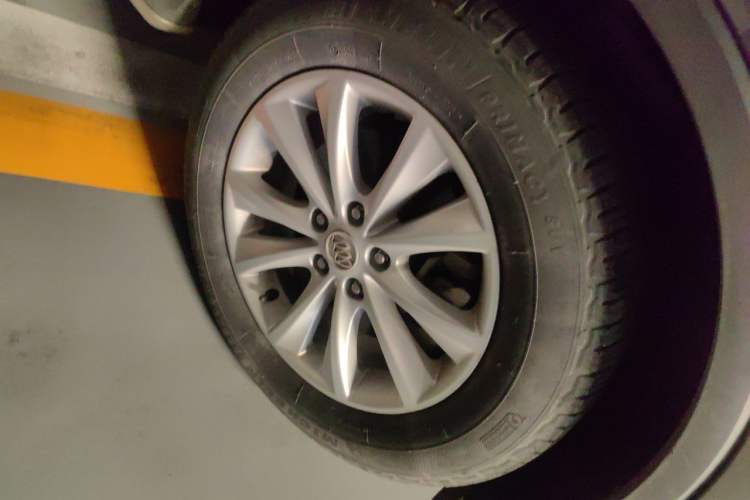 Used Buick Envision 2014 28T Four-Wheel Drive Elite Model Right Front Wheel Hub