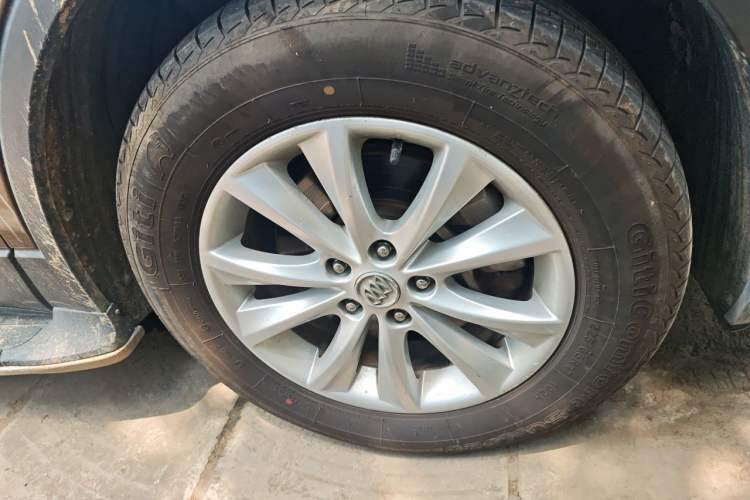 Used Buick Envision 2014 28T Four-Wheel Drive Luxury Model Right Front Wheel Hub