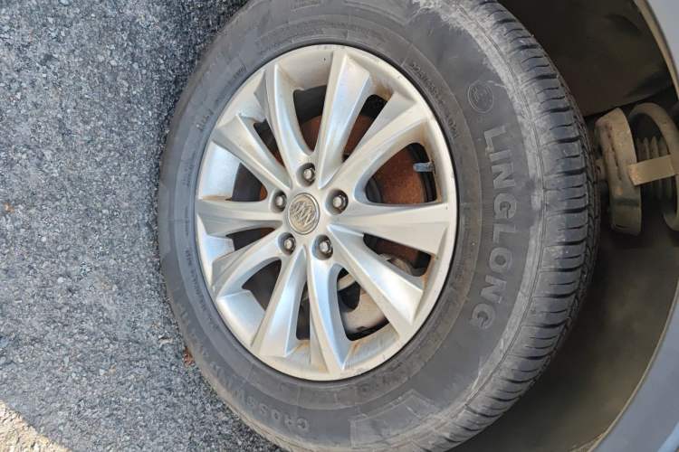 Used Buick Envision 2014 28T Four-Wheel Drive Elite Model Right Front Wheel Hub
