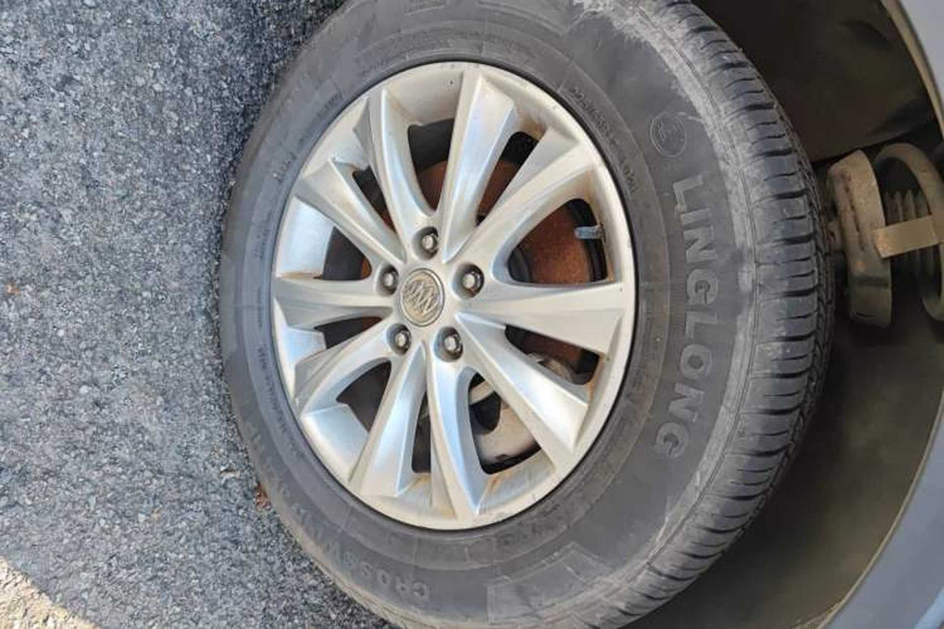 Used Buick Envision 2014 28T Four-Wheel Drive Elite Model Right Front Wheel Hub