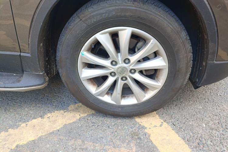 Used Buick Envision 2014 28T Four-Wheel Drive Luxury Model Right Front Wheel Hub