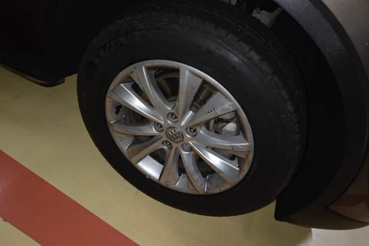 Used Buick Envision 2014 28T Four-Wheel Drive Elite Model Right Front Wheel Hub