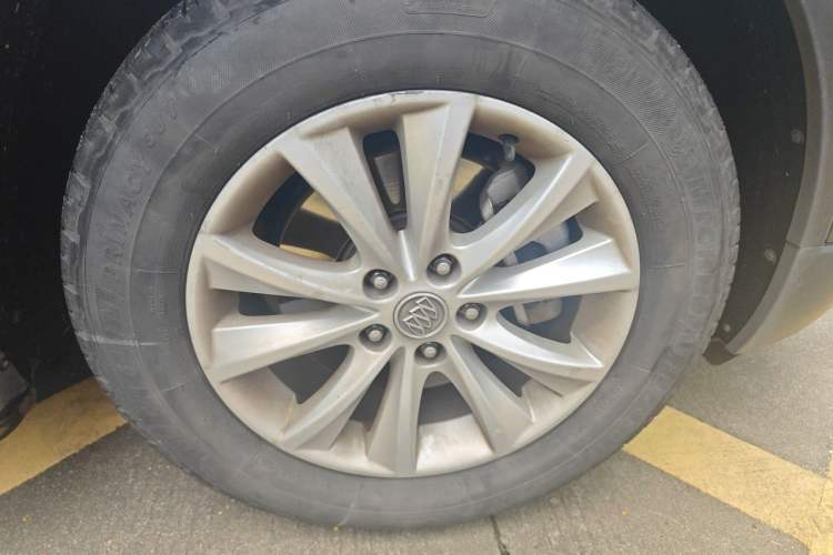 Used Buick Envision 2014 28T Four-Wheel Drive Elite Model Right Front Wheel Hub
