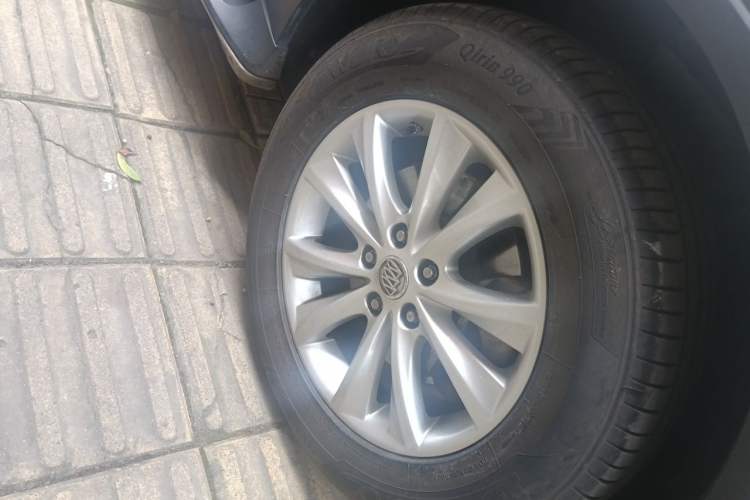 Used Buick Envision 2014 28T Four-Wheel Drive Elite Model Right Front Wheel Hub