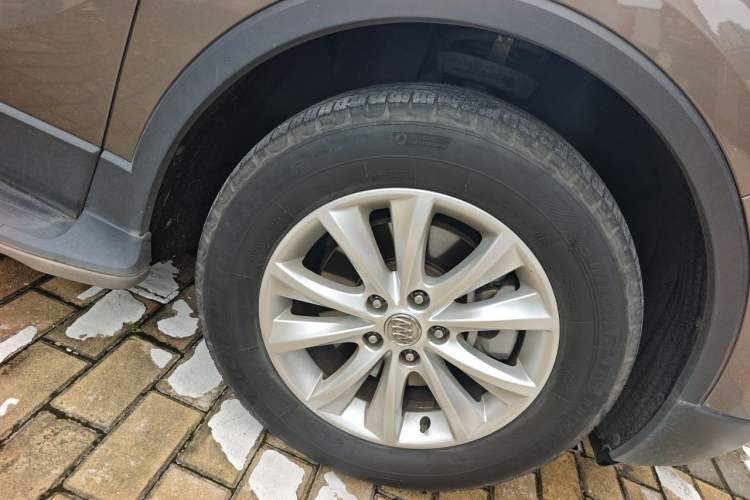 Used Buick Envision 2014 28T Four-Wheel Drive Luxury Model Right Front Wheel Hub
