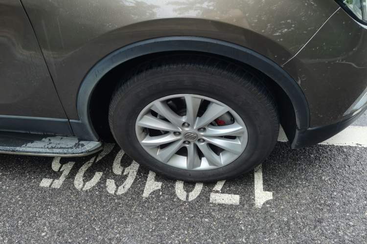 Used Buick Envision 2014 28T Four-Wheel Drive Luxury Model Right Front Wheel Hub