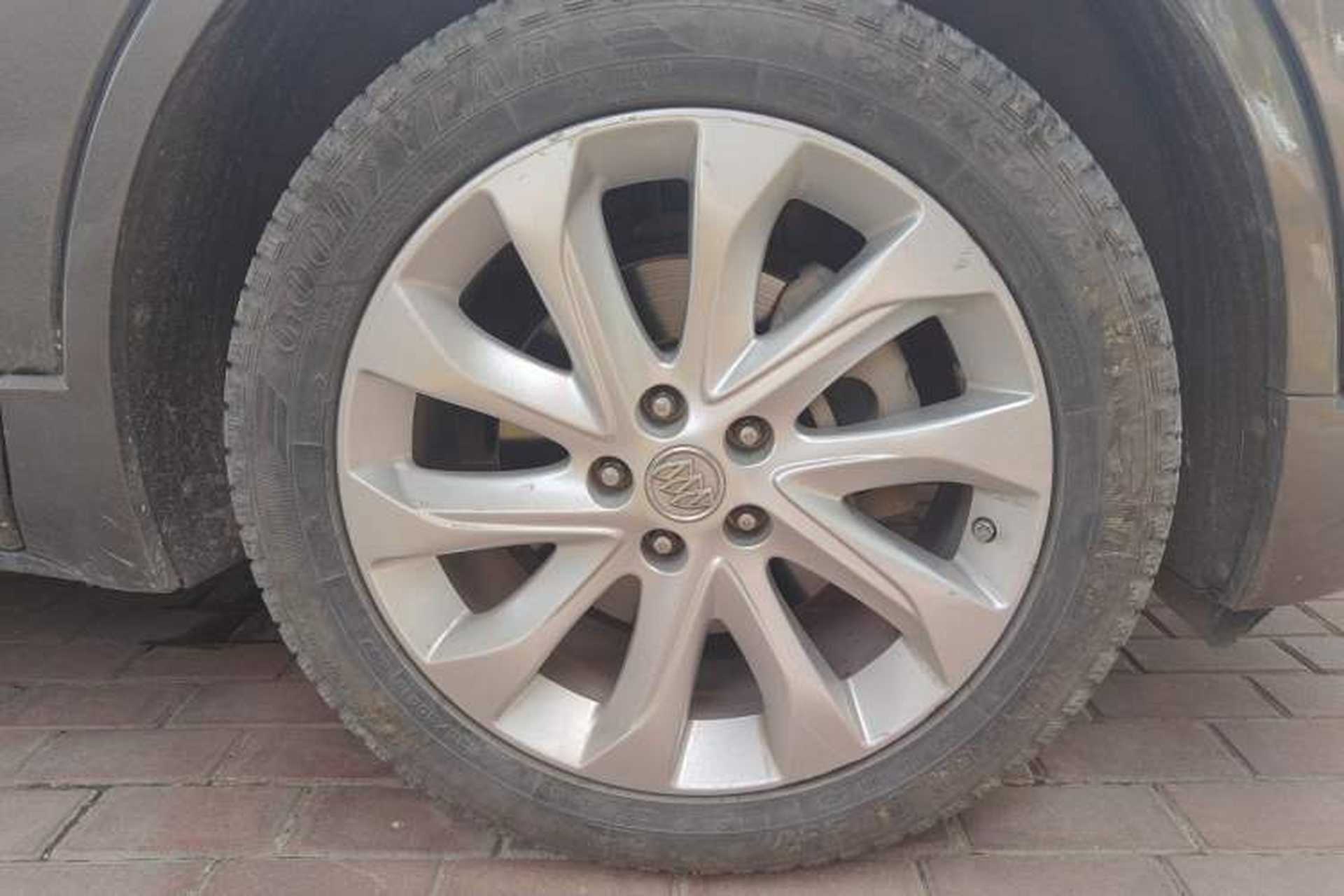 Used Buick Envision 2014 28T Four-Wheel Drive Luxury Model Right Front Wheel Hub
