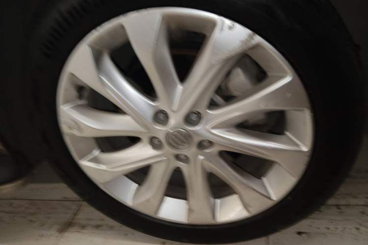 Used Buick Envision 2014 28T All-Wheel-Drive Versatile Sports Flagship Edition Right Front Wheel Hub